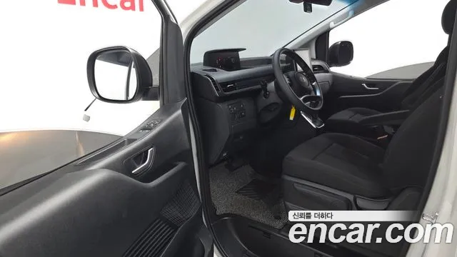 Hyundai Staria 2025 thumb 4