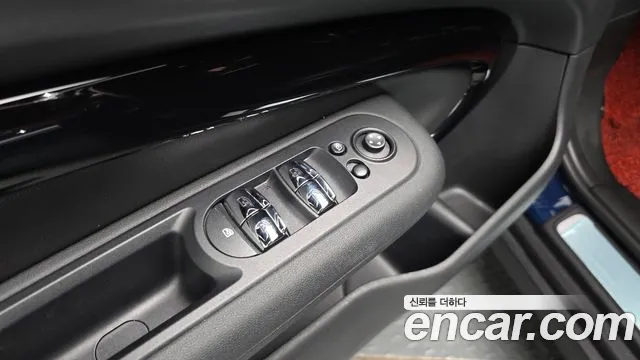 Mini Cooper Clubman 2017 thumb 10