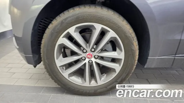 Jaguar F-Pace 2016 thumb 3