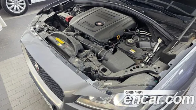 Jaguar F-Pace 2016 thumb 7