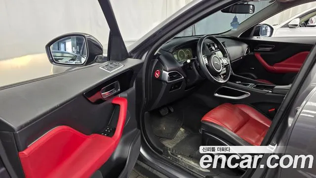 Jaguar F-Pace 2016 thumb 5