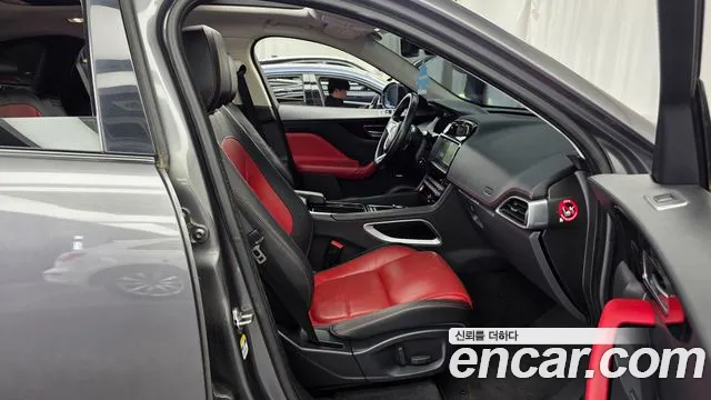 Jaguar F-Pace 2016 thumb 4