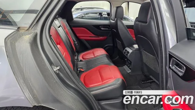 Jaguar F-Pace 2016 thumb 12