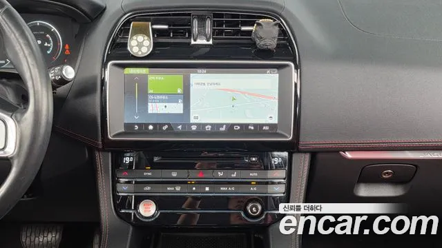 Jaguar F-Pace 2016 thumb 9