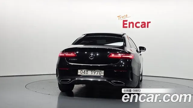 Mercedes-Benz E-Class 2019 thumb 11