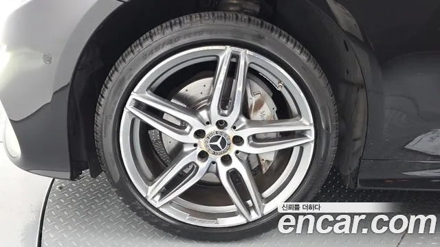 Mercedes-Benz E-Class 2019 thumb 4