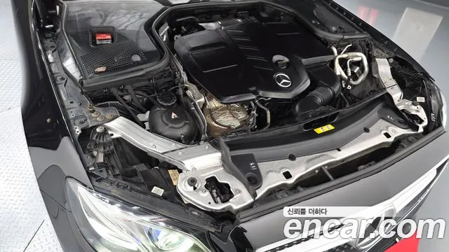 Mercedes-Benz E-Class 2019 thumb 10