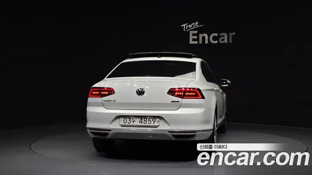 Volkswagen Passat GT 2018 thumb 6