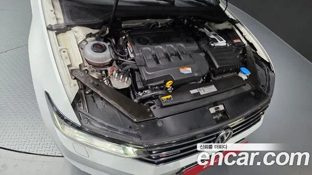 Volkswagen Passat GT 2018 thumb 8