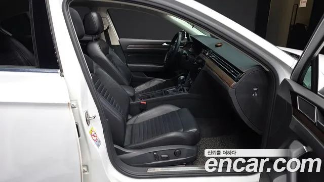 Volkswagen Passat GT 2018 thumb 12