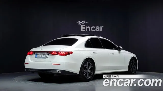 Mercedes-Benz E-Class 2025 thumb 3