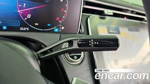 Mercedes-Benz E-Class 2025 thumb 9