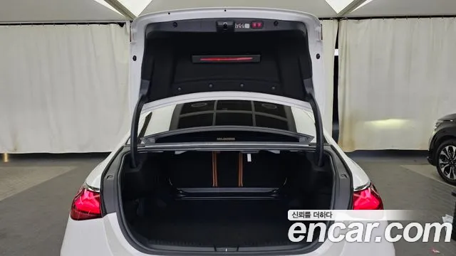 Mercedes-Benz E-Class 2025 thumb 2
