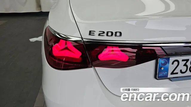 Mercedes-Benz E-Class 2025 thumb 11