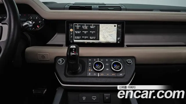 Land Rover Defender 2021 thumb 9