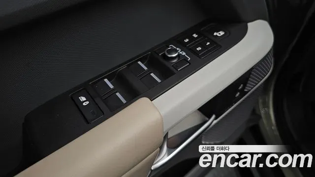Land Rover Defender 2021 thumb 7