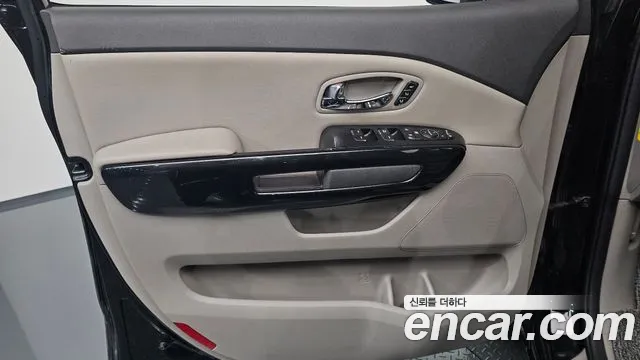 Kia Carnival 2018 thumb 3