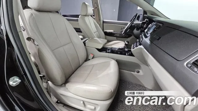 Kia Carnival 2018 thumb 11