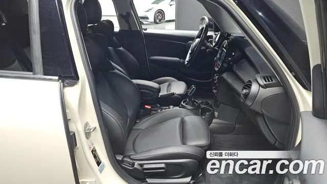 Mini Cooper 2019 thumb 6