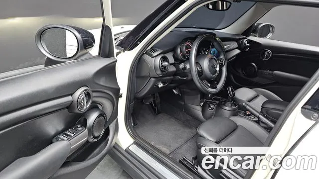 Mini Cooper 2019 thumb 8