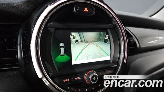 Mini Cooper 2019 thumb 2