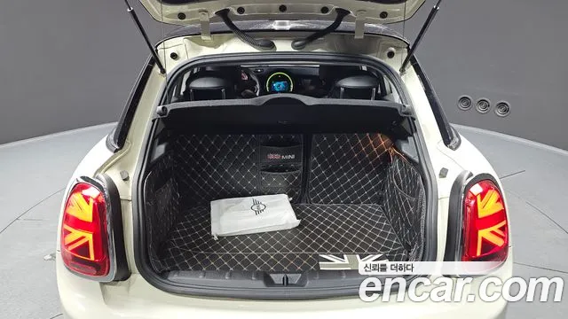 Mini Cooper 2019 thumb 3