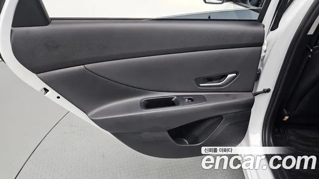Hyundai Elantra 2022 thumb 3