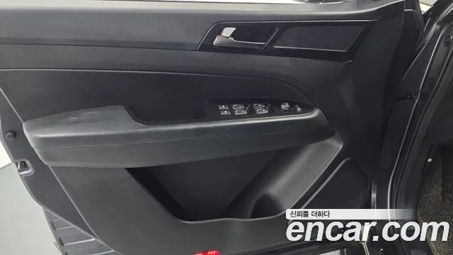 KGM Rexton 2019 thumb 12