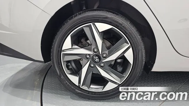 Hyundai Elantra 2022 thumb 10