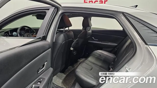 Hyundai Elantra 2022 thumb 4