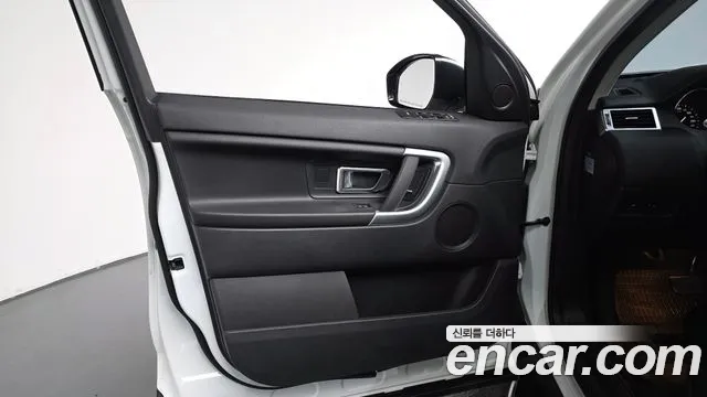 Land Rover Discovery Sport 2017 thumb 8