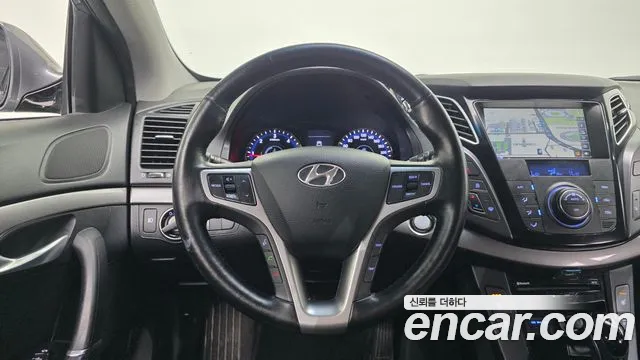 Hyundai i40 2013 thumb 12