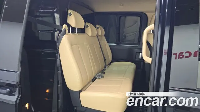 Hyundai Staria 2024 thumb 6