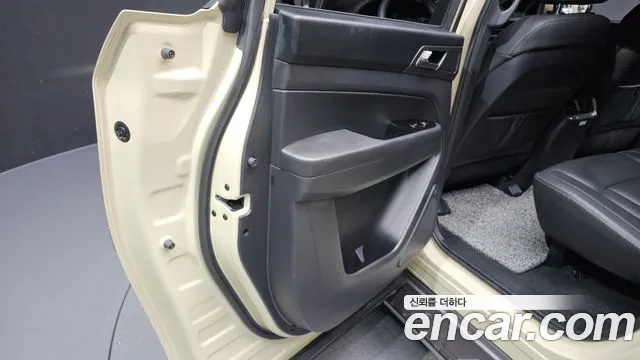 KGM Rexton 2023 thumb 2
