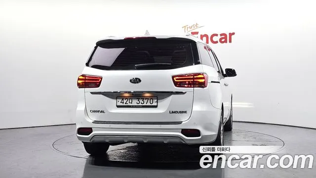 Kia Carnival 2018 thumb 2