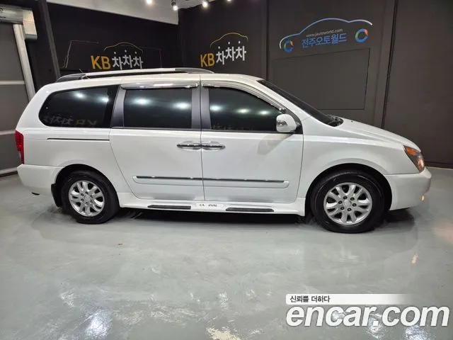 Kia Canival 2012 thumb 12