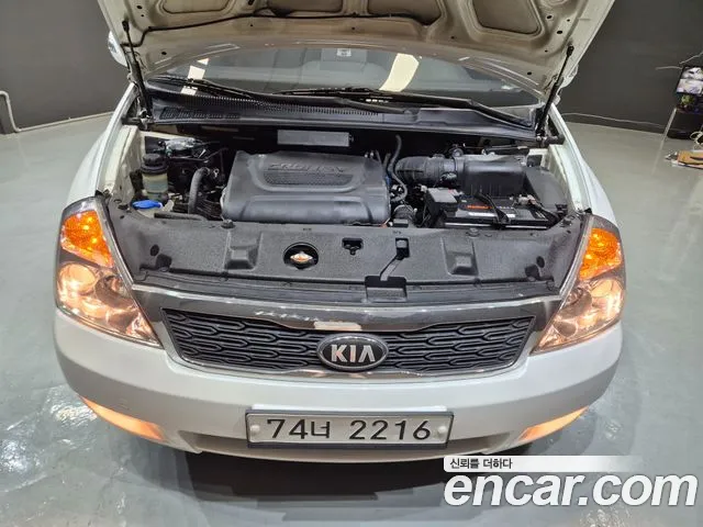 Kia Canival 2012 thumb 10