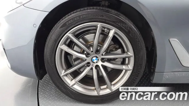 BMW 5 серии 2017 thumb 3