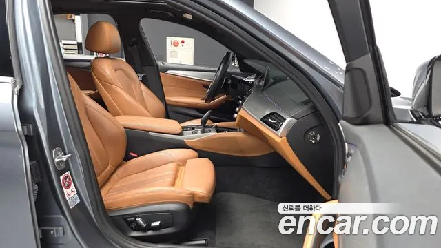 BMW 5 серии 2017 thumb 8