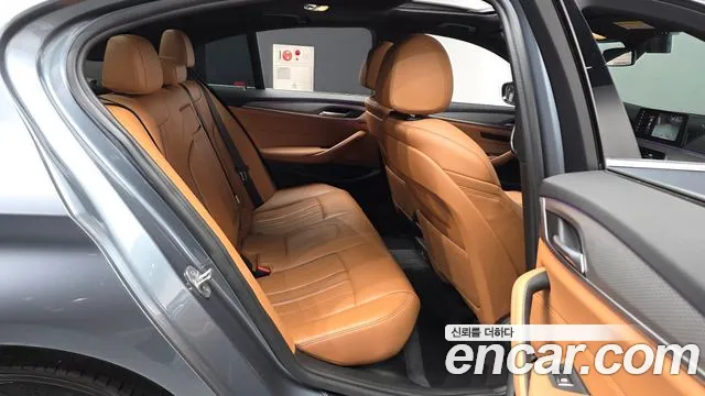BMW 5 серии 2017 thumb 5