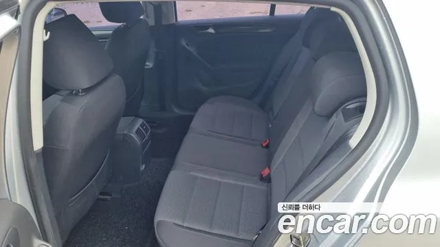Volkswagen Golf 2011 thumb 2