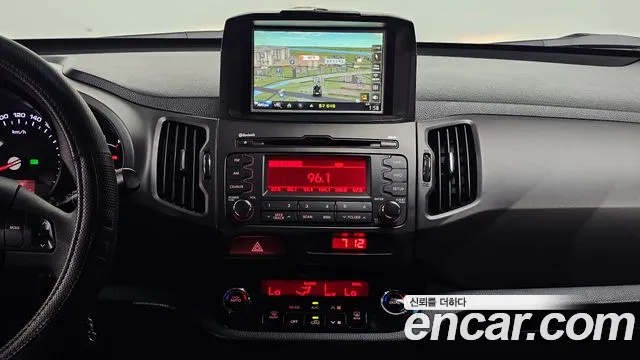 Kia Sportage 2010 thumb 10