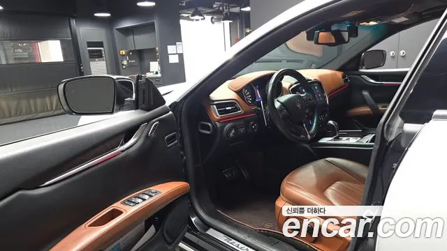 Maserati Ghibli 2015 thumb 8
