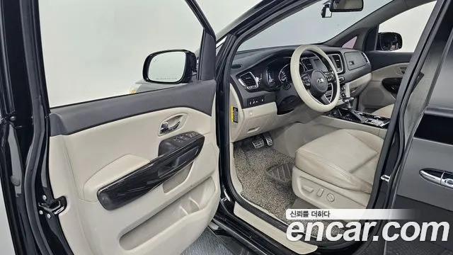 Kia Carnival 2019 thumb 9