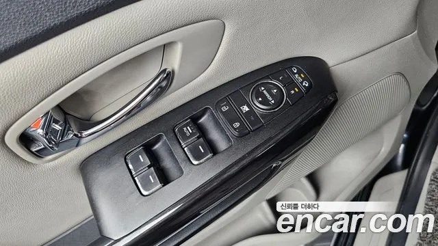 Kia Carnival 2019 thumb 11