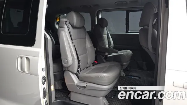 Hyundai Staria 2018 thumb 4