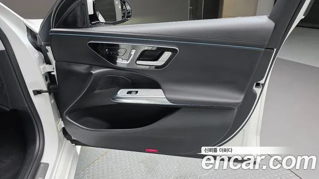 Mercedes-Benz E-Class 2025 thumb 6
