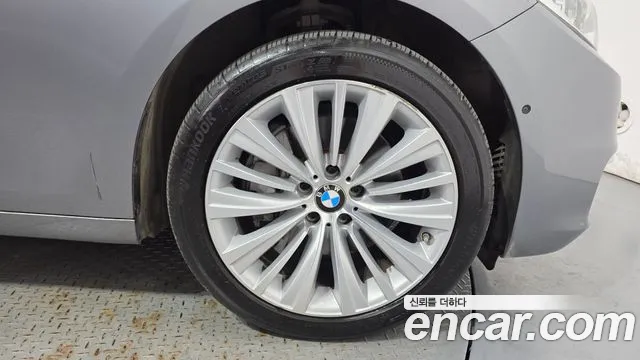 BMW 5 серии Gran Turismo 2016 thumb 11