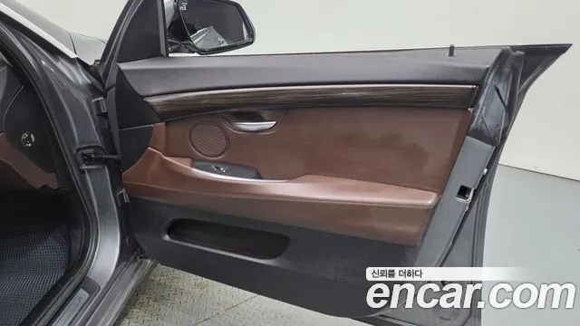 BMW 5 серии Gran Turismo 2016 thumb 7
