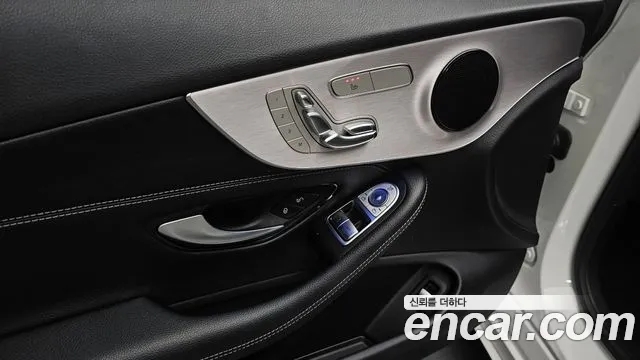 Mercedes-Benz C-Class 2021 thumb 8